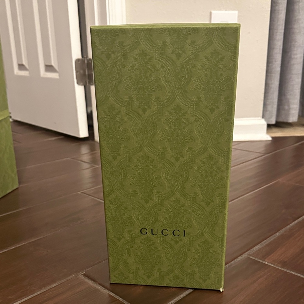 Gucci Olive Green Embossed Logo Box - Picture 2 of 4